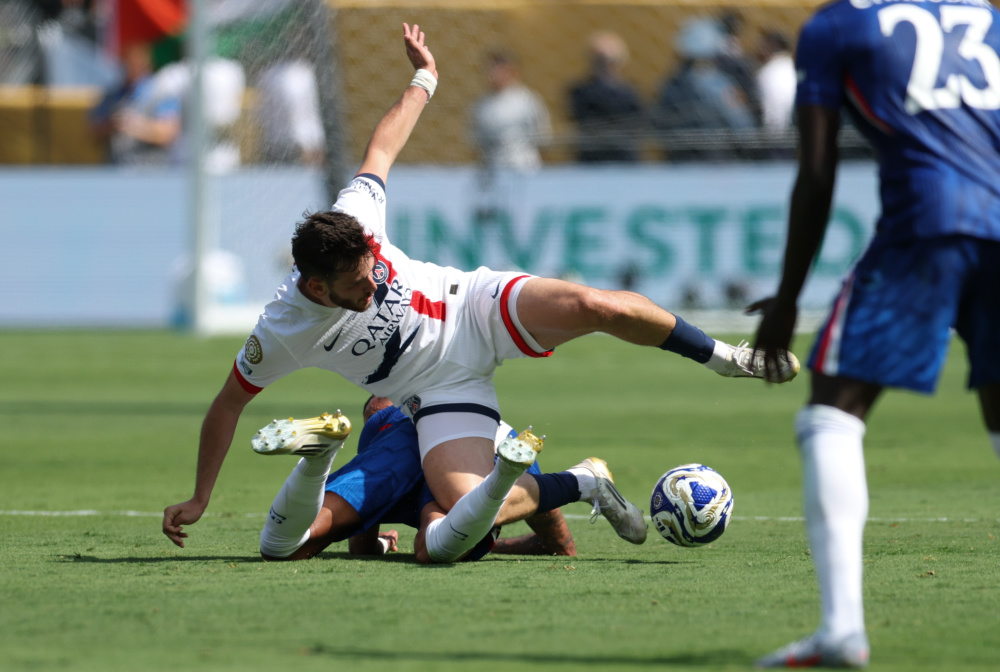 莱万再度建 莱万再度建